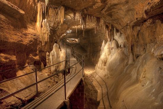 seneca caverns tunnel